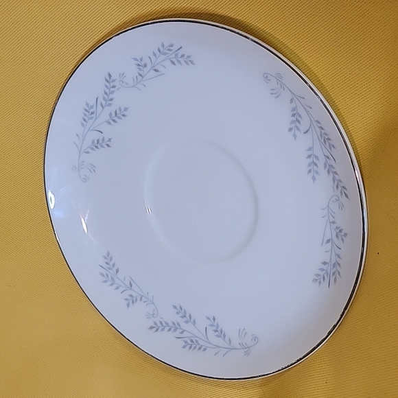 Translucent Porcelain Royalton Fine China Co. Plate - Picture 3 of 6